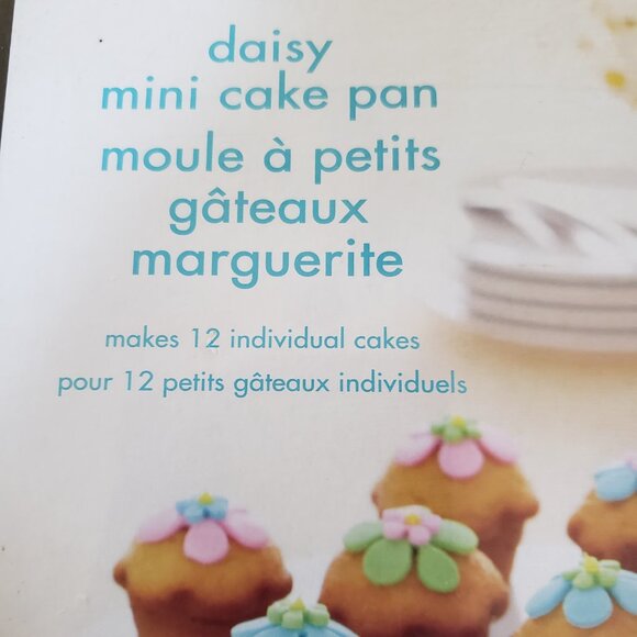 Daisy Mini Cake Pan Cupcake Muffin Tin - Picture 4 of 5